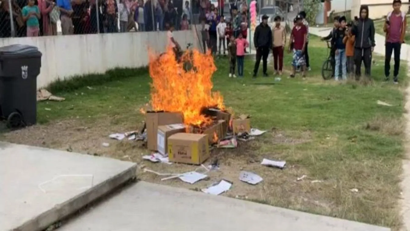 LMBTQ-tankönyveket égettek a dühös szülők Mexikóban