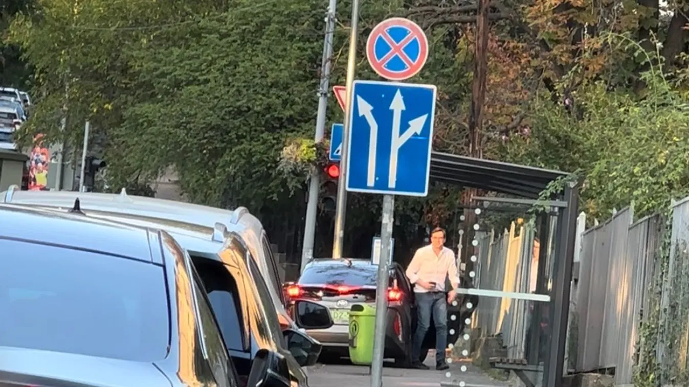  Járdán parkolás? Karácsony Gergelyt nem érdekli a KRESZ