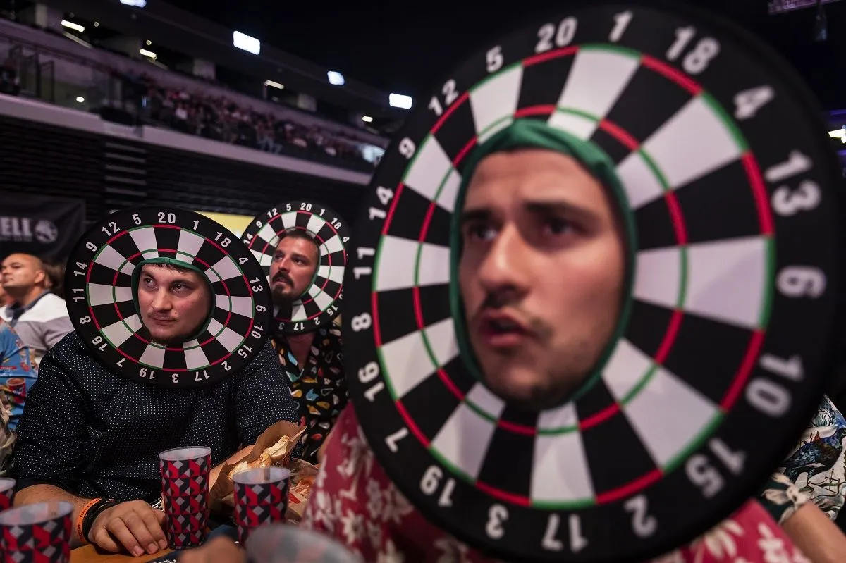 Szenzációs hangulatban zajlott a sztárok dartsversenye