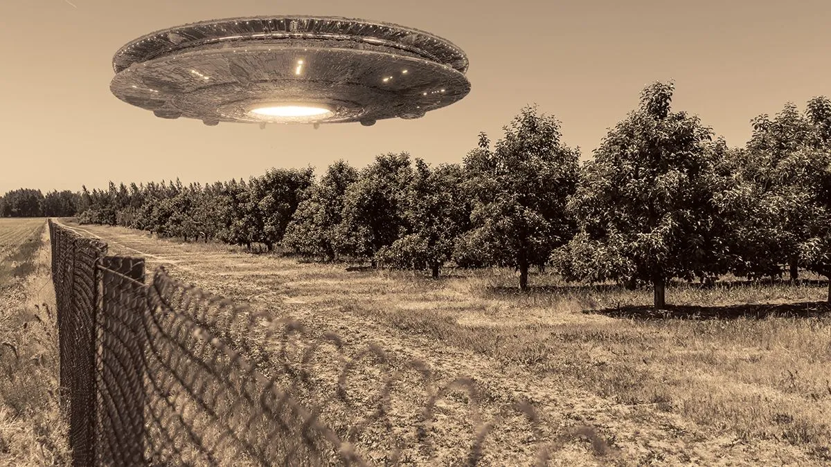 Ufo,,An,Alien,Plate,Hovering,Over,The,Field,,Hovering,Motionless