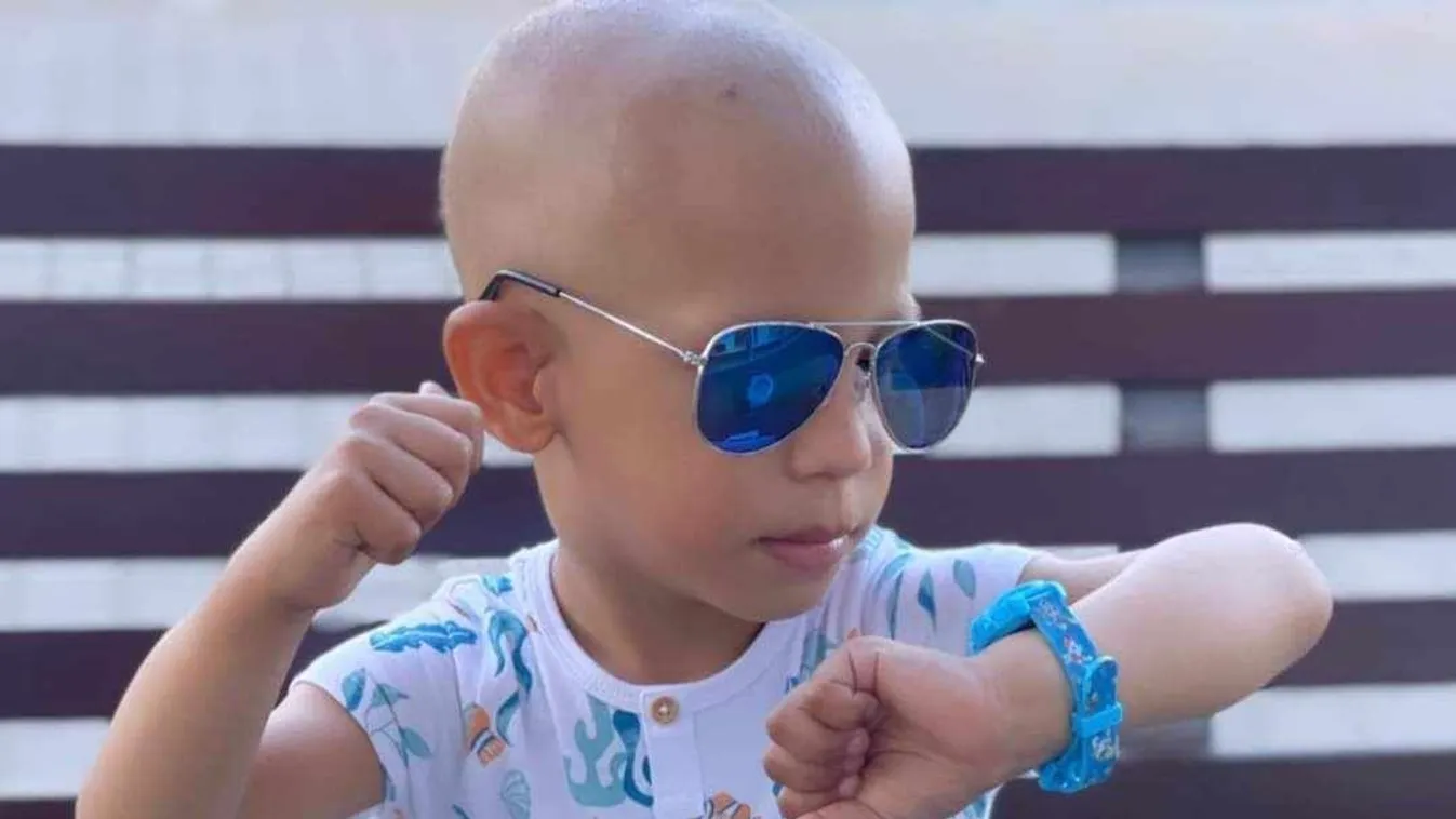 Életveszélyben volt a magyar zenész kisfia, új májat kapott