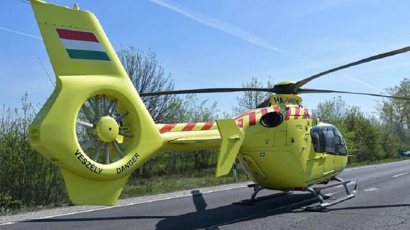 Mentőhelikopter szállt le a 7-es főút mellett