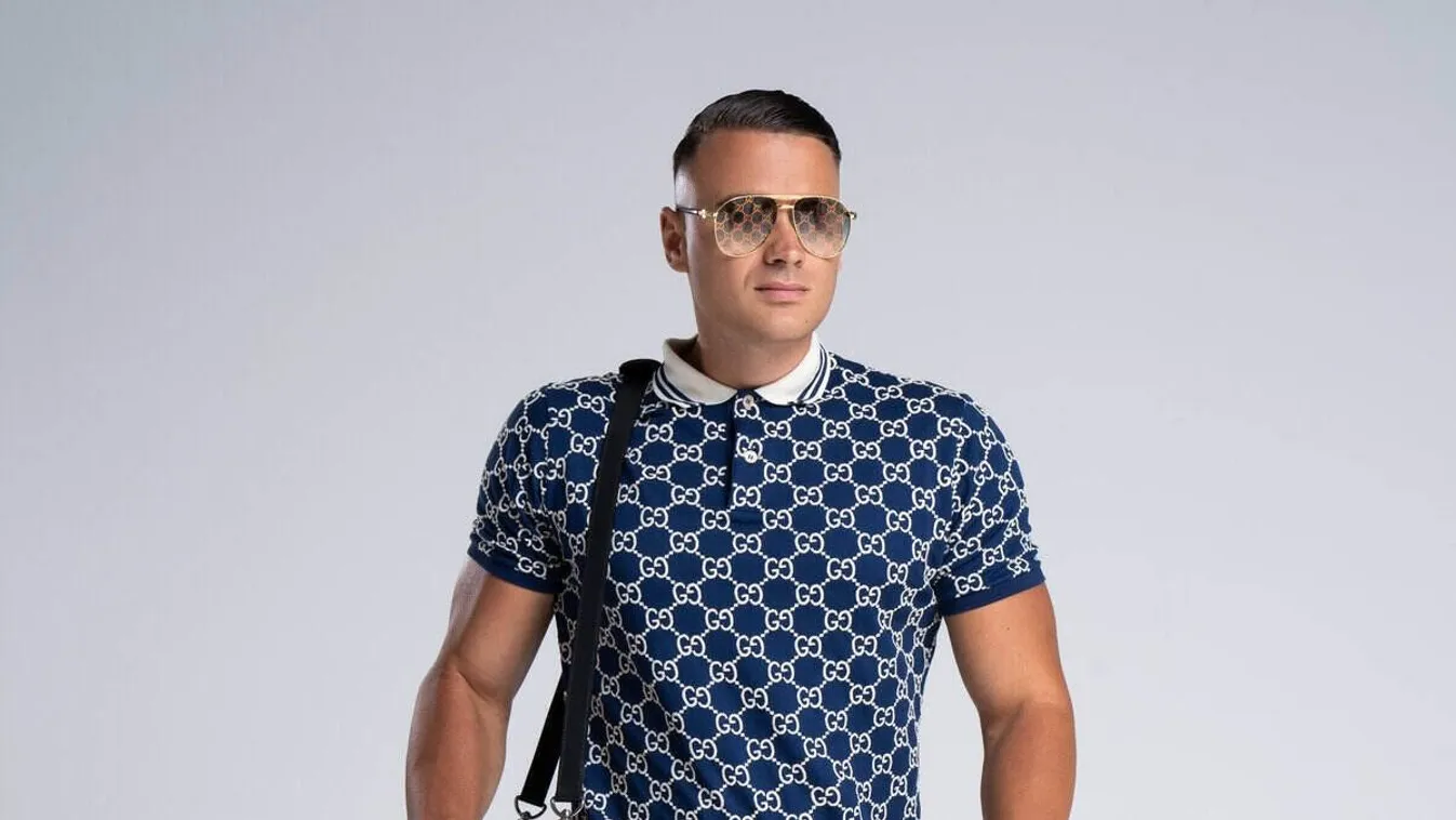 Élő adásban tör-zúz a magyar TikTok-sztár