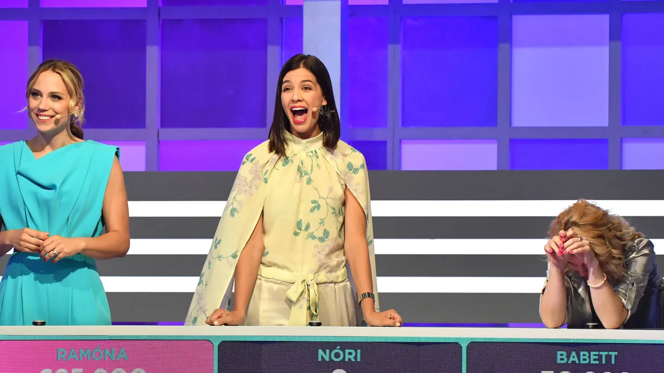 Döbbenet a stúdióban: Köllő Babett a nyakába dobta a lábát