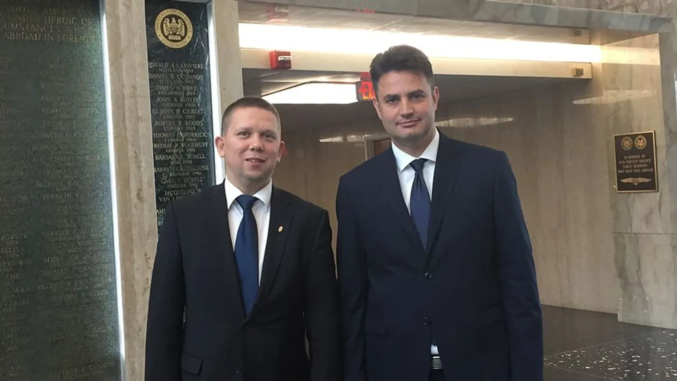 Ő a dollárbaloldal másik táskás embere