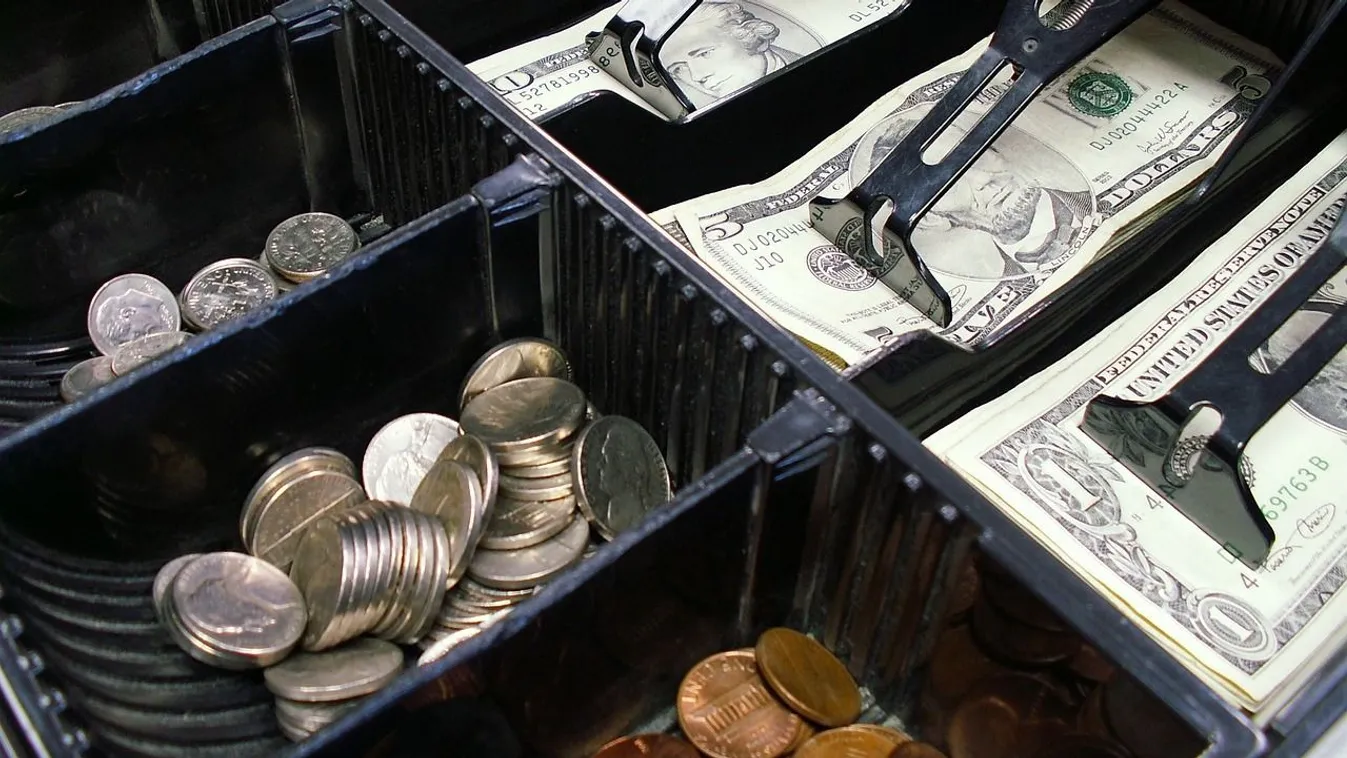 5 milliót lopott ki a diákmunkás a hatvani áruházból