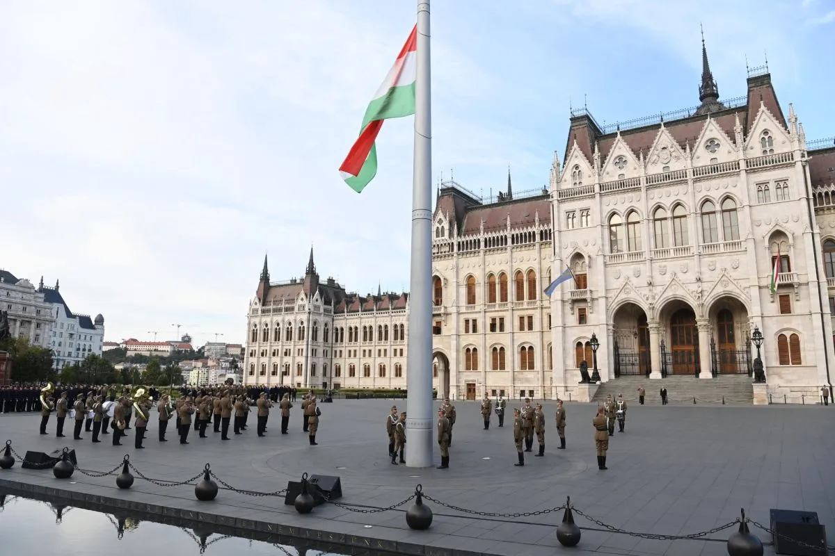 október 6 zászlófelvonás, Kossuth tér MTI