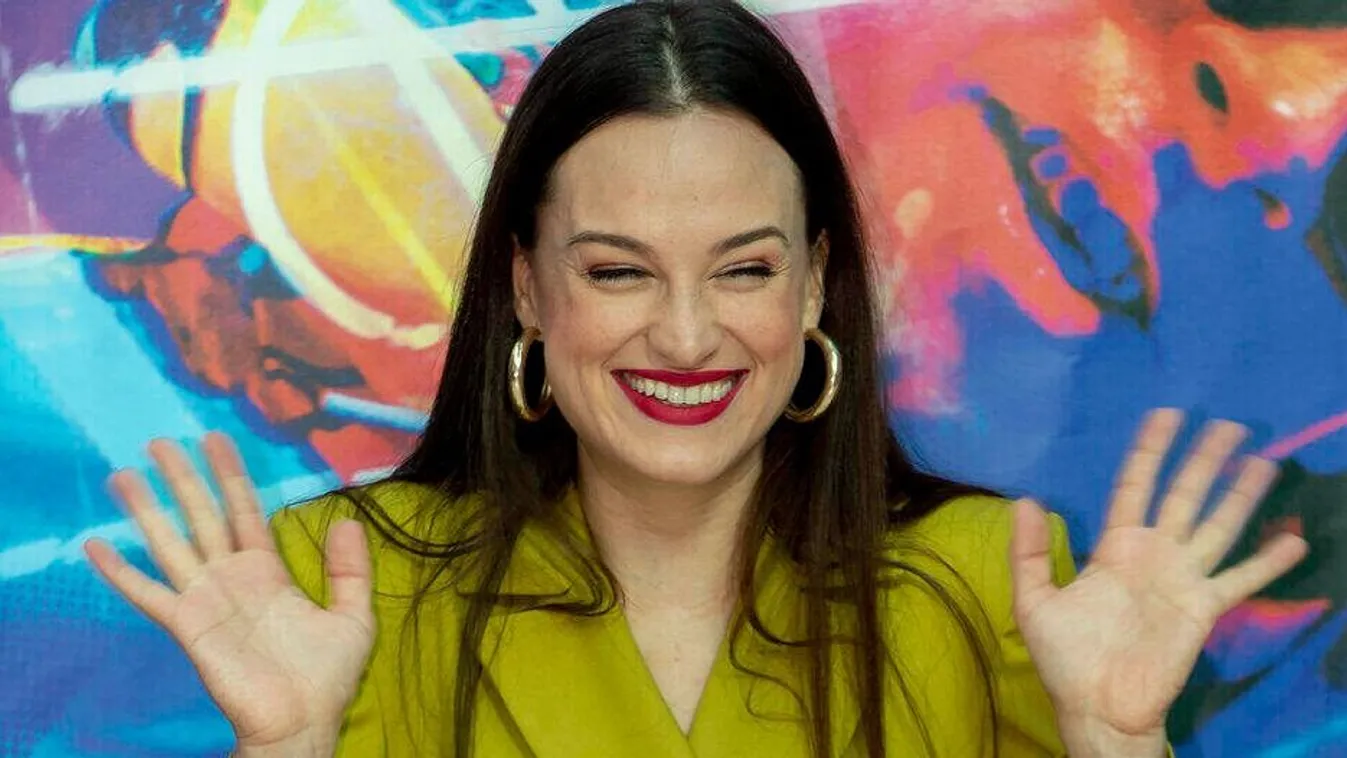 Gubik Petra nem bír betelni a kis talpak látványával