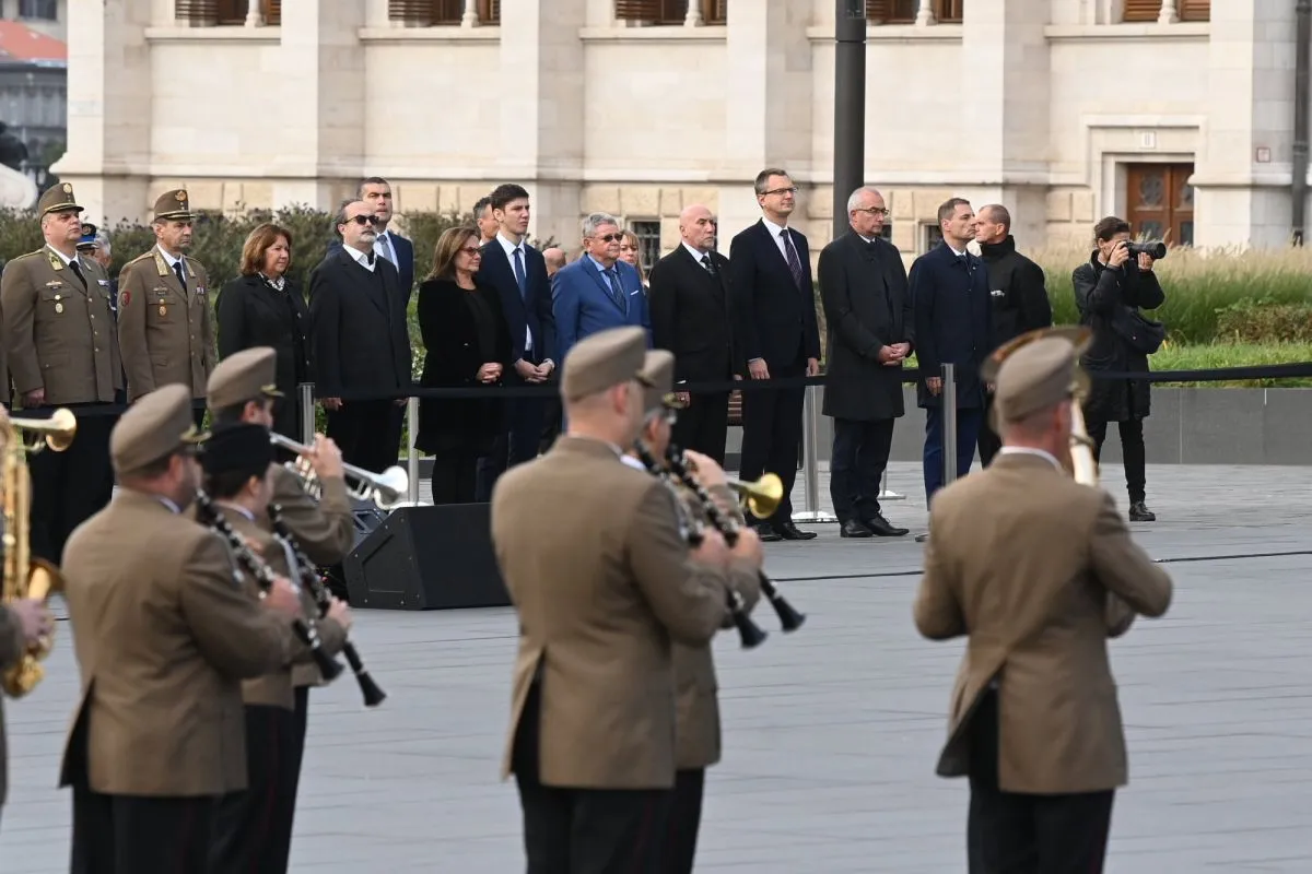 október 6 zászlófelvonás, Kossuth tér MTI