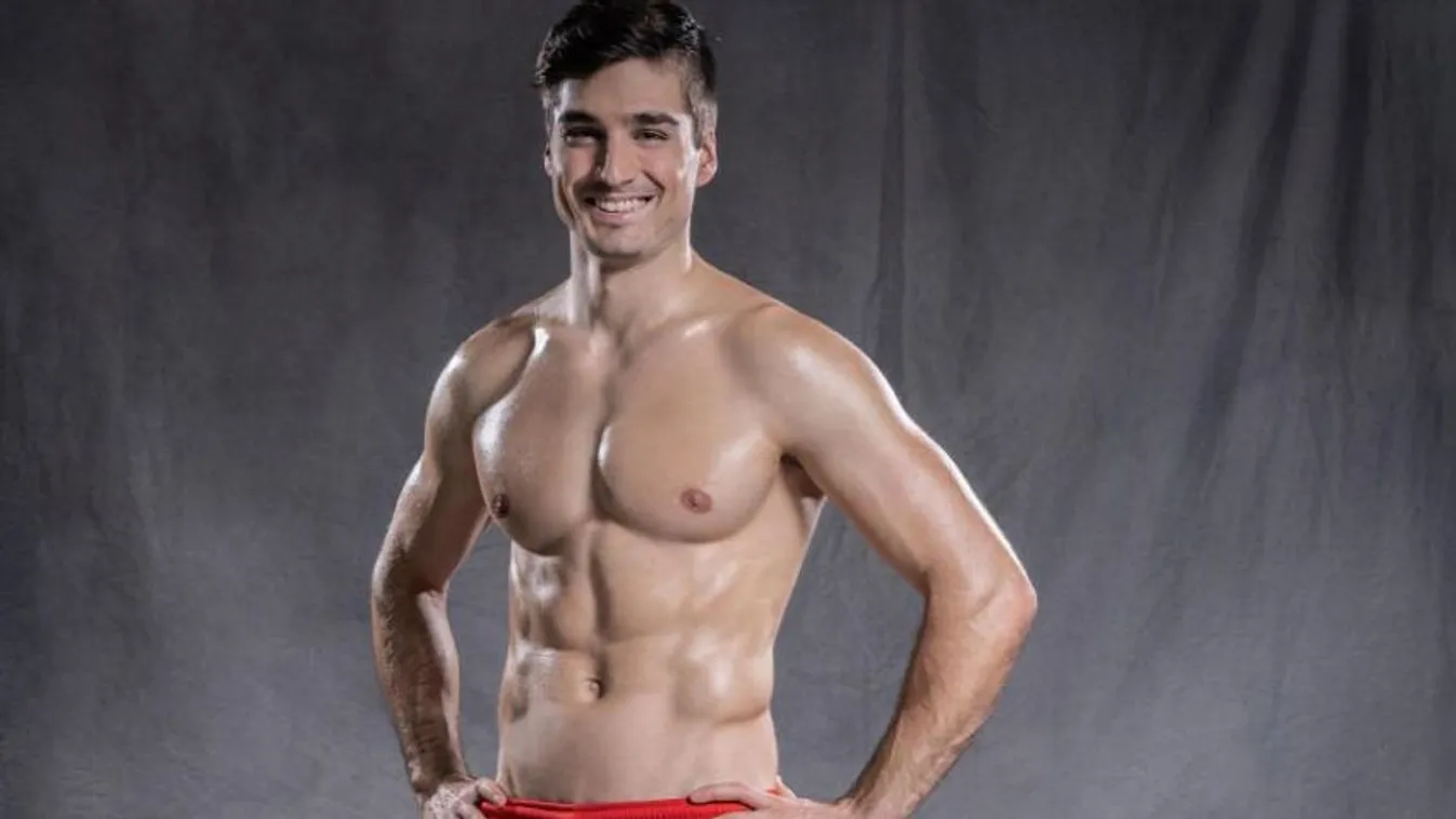 Épp csak takarja a nadrág a TV2 sztárjának intim testrészét