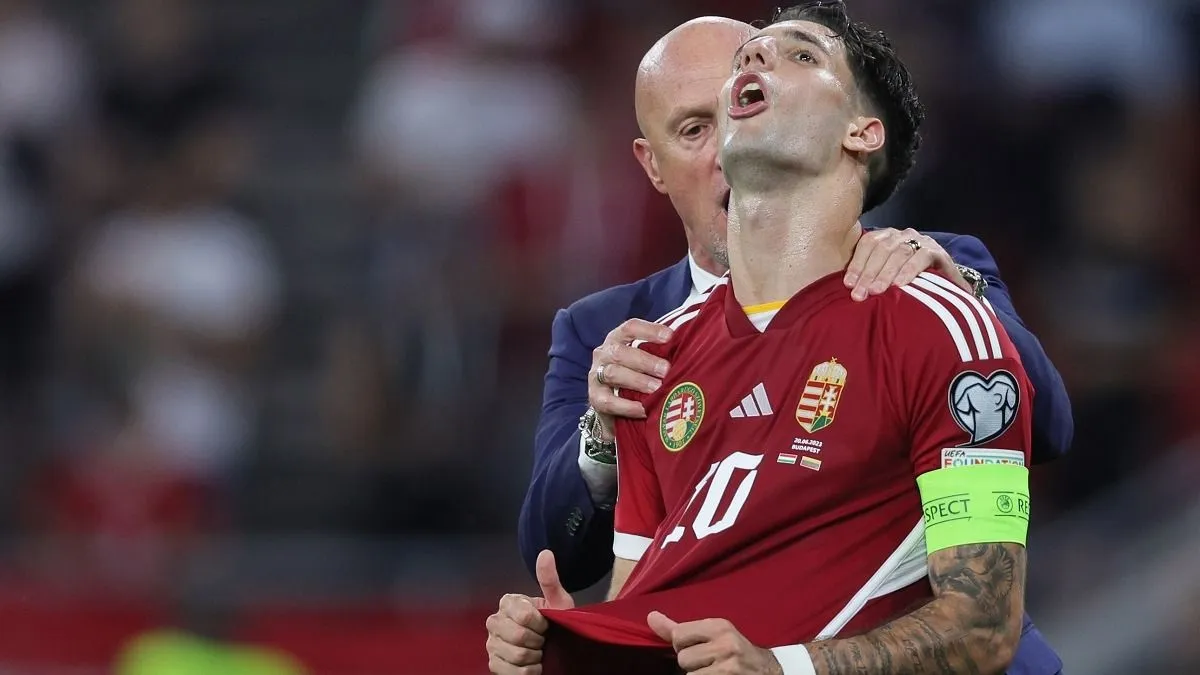 Marco Rossi (a háttérben) és csapatkapitánya, Szoboszlai Dominik a magyar válogatottnál