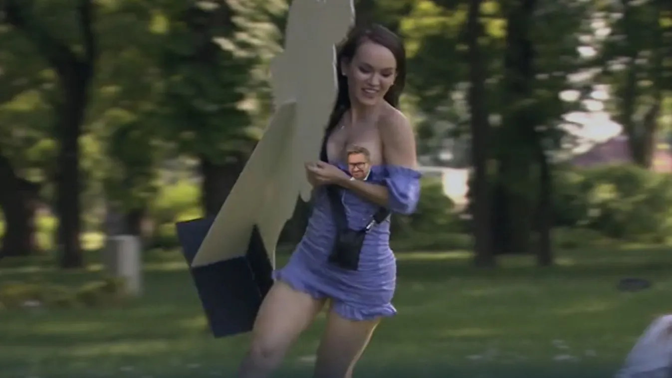 Kibuggyant a ruhából A Nagy Ő sztárjának hatalmas melle