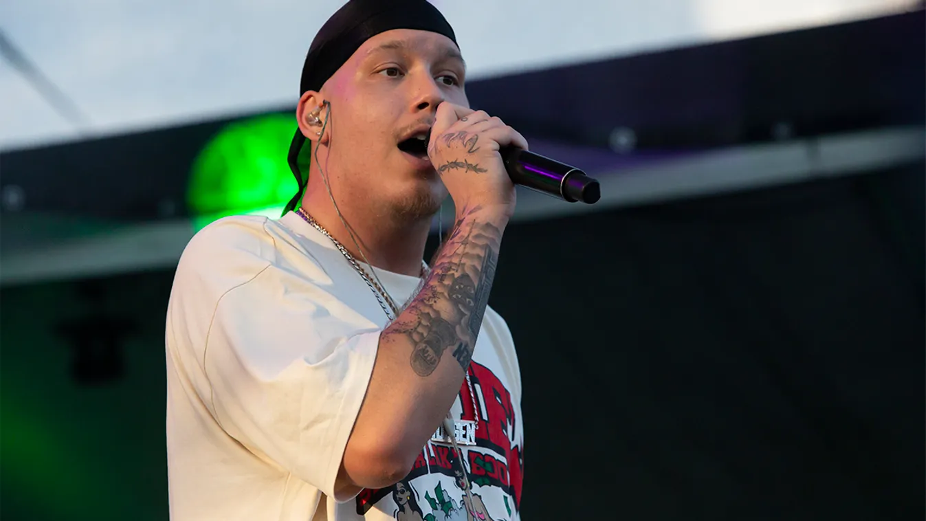 Manuel fizetett, de még tartozik a közmunkával