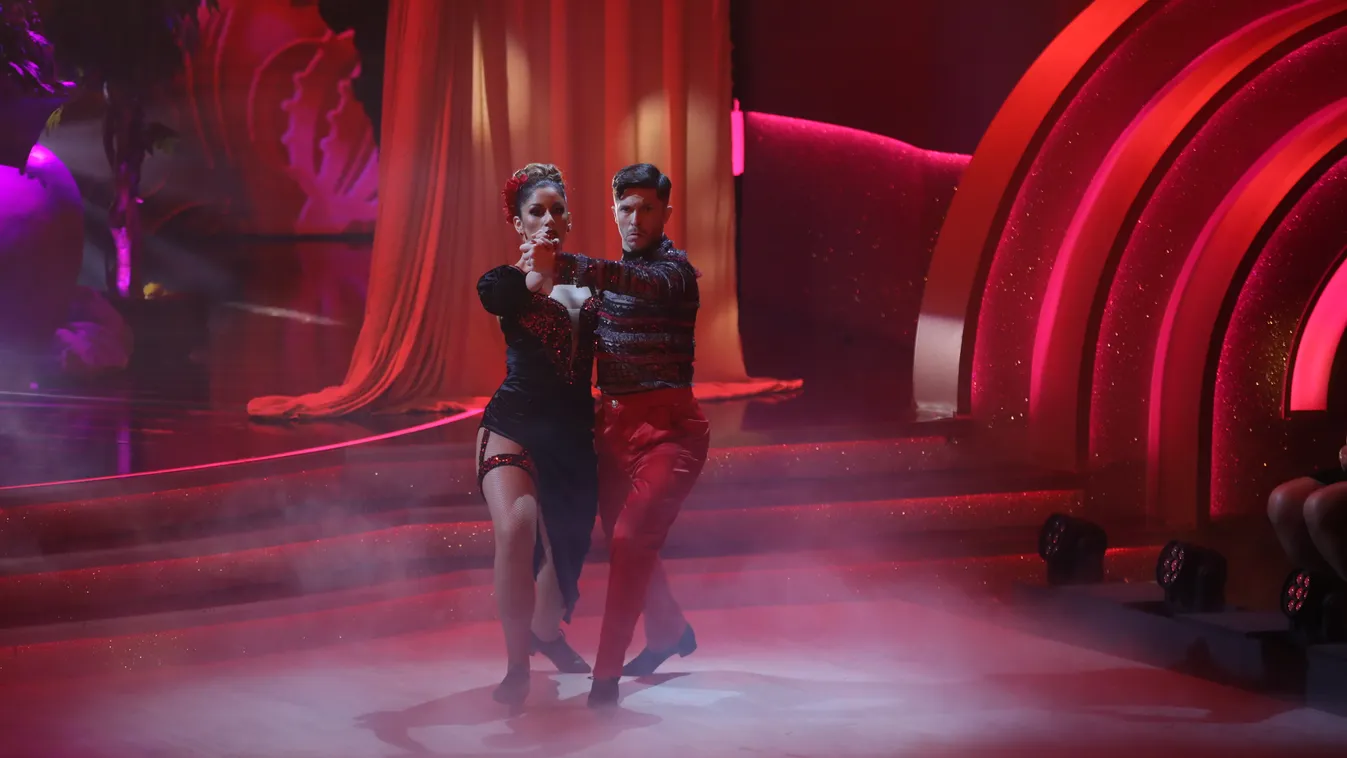 "A combok csókja" - Radics Gigi eszméletlen lábat villantott