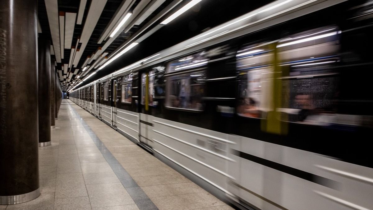 Tömegverekedés tört ki a metrón, felkavaró videó készült az esetről