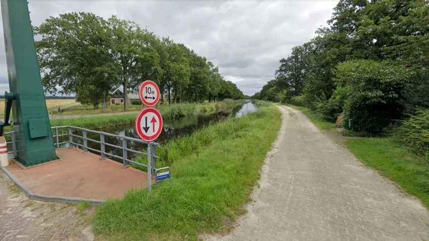 Éva 
Hollandia
Csatorna
Megöl
magyar
nő
anya