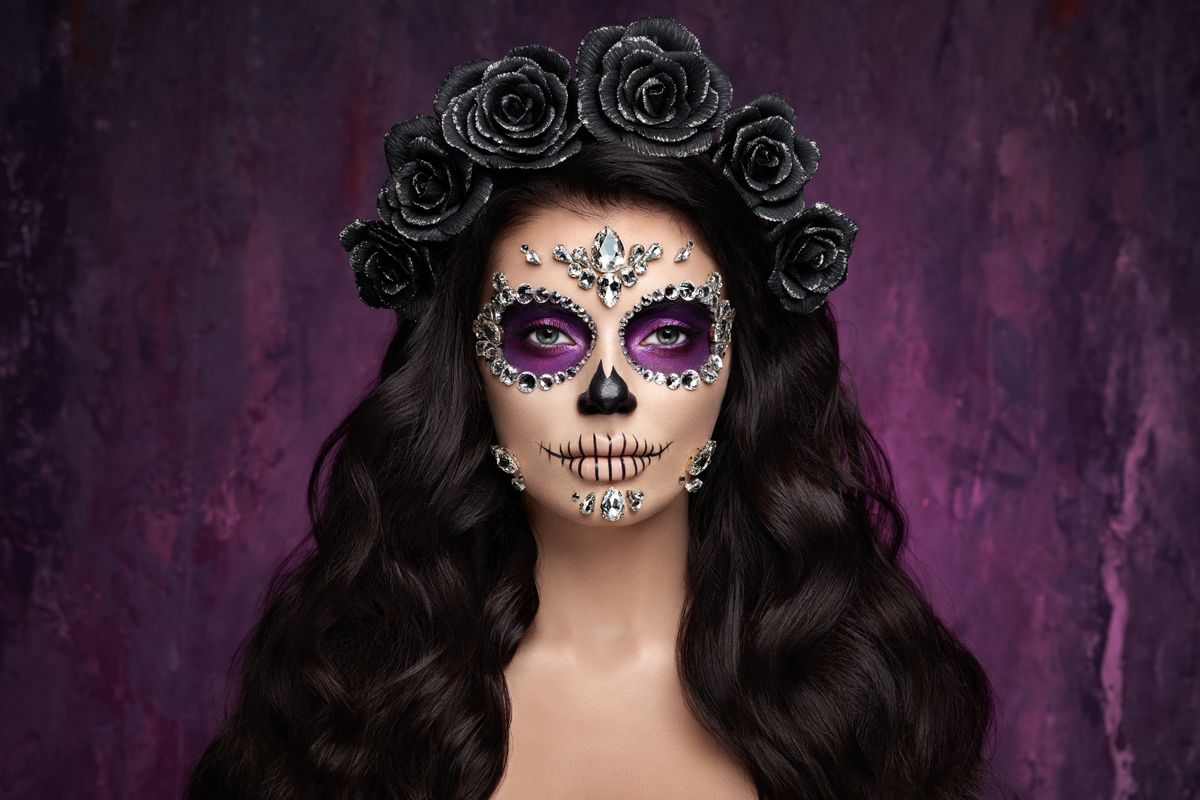 Portrait,Of,A,Woman,With,Sugar,Skull,Makeup,Over,Red