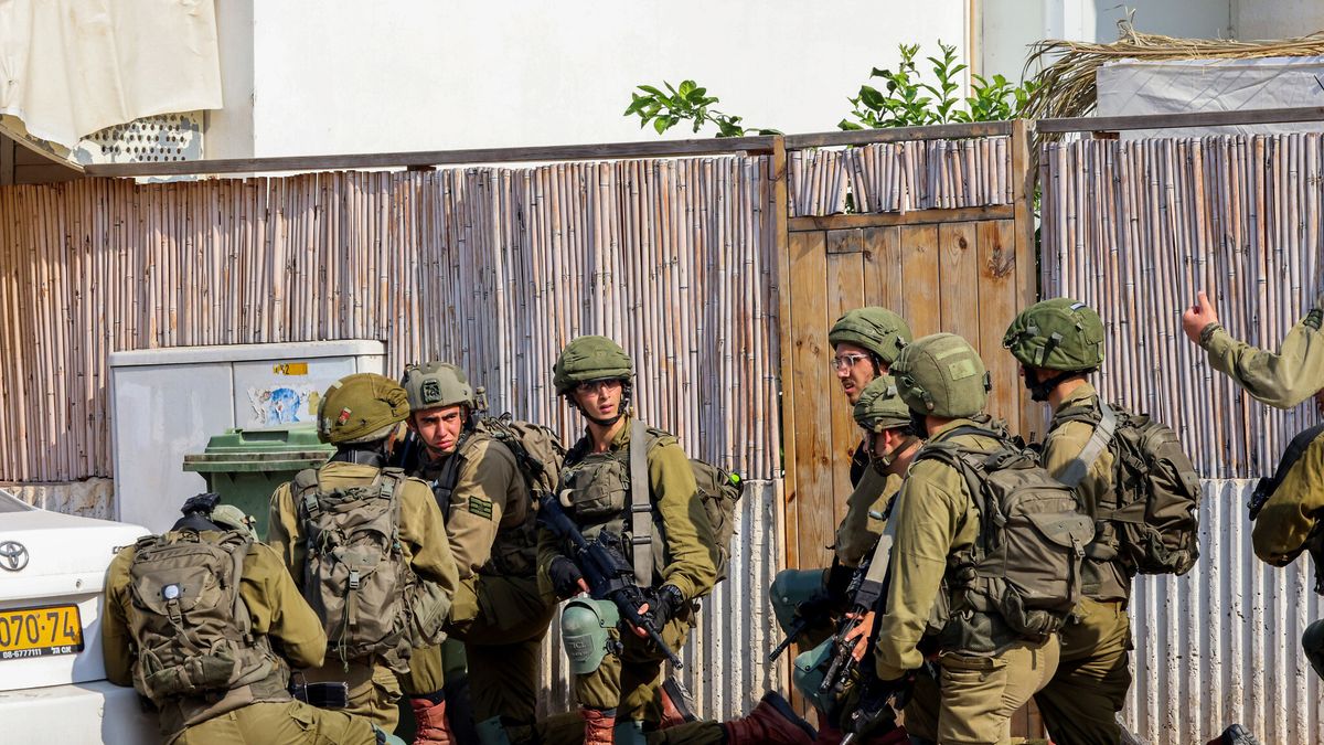 Több százezer izraeli katona a Gázai-övezetnél – Ripost