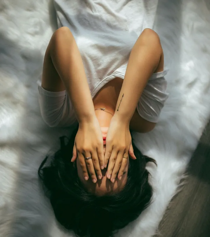 sír, síró nő, fájdalom, szomorúság