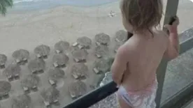 Hiányzott egy elem az ablaküvegből: halálba zuhant a kétéves kisfiú