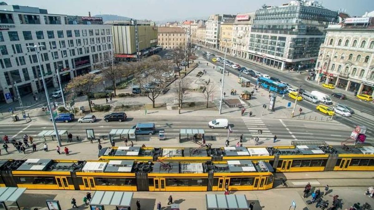 Buszsávra zuhant a Blahánál, Erzsike néni évtizedek után találkozott gyermekével