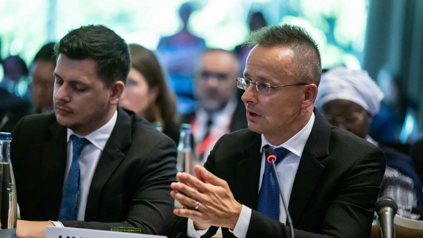 Szijjártó Péter: A migránsok már automata fegyverekkel lőnek