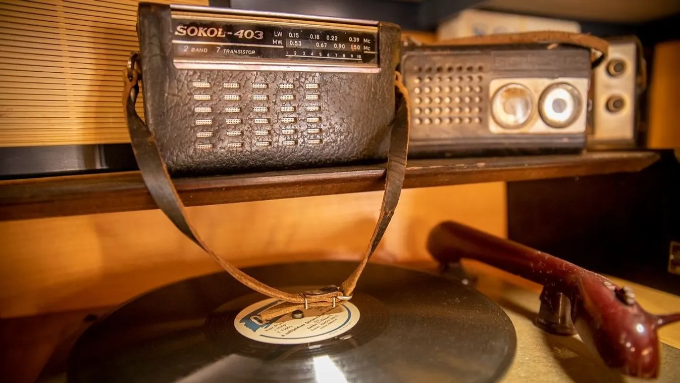 Az öltözőbe menekítették a legendás magyar riportert