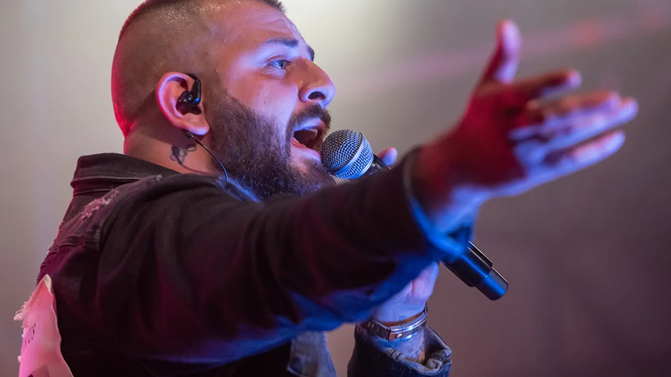 Nem fogynak a jegyek? G.w.M ingyen piával toboroz nézőket