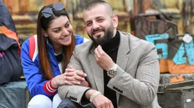 Vezetés közben reklámozta férje koncertjét: Darabokra szedik Kulcsár Edinát – Videó