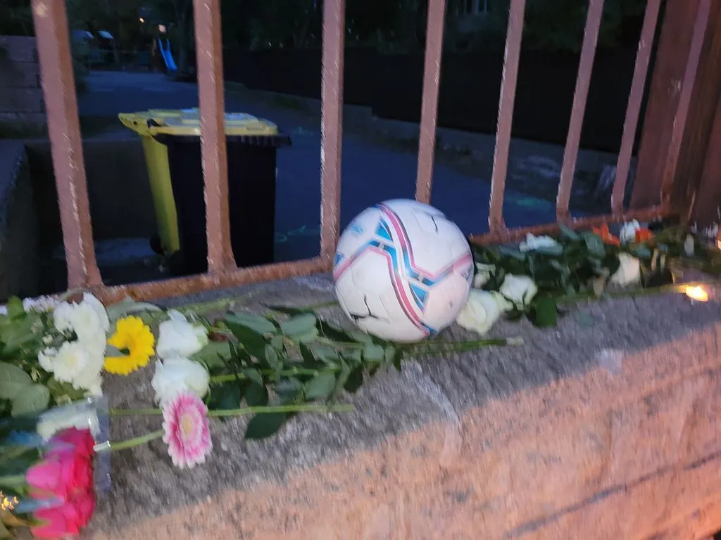 budapesti diáktragédia, XX. kerület, Mártírok útja, ledőlt betontömb, megemlékezés Gyulai István Általános Iskola 