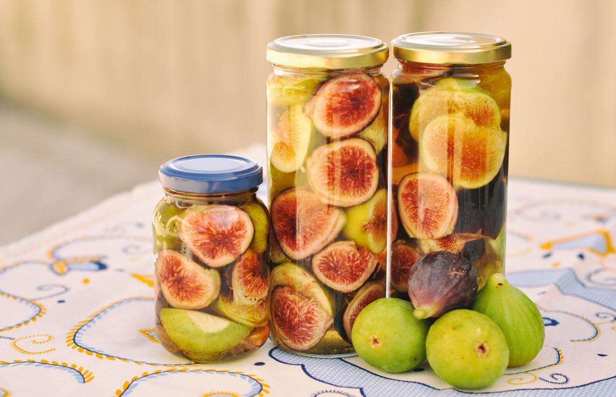 Soaked,Figs,In,Alcohol,Liqueur,In,Jars,On,The,Table