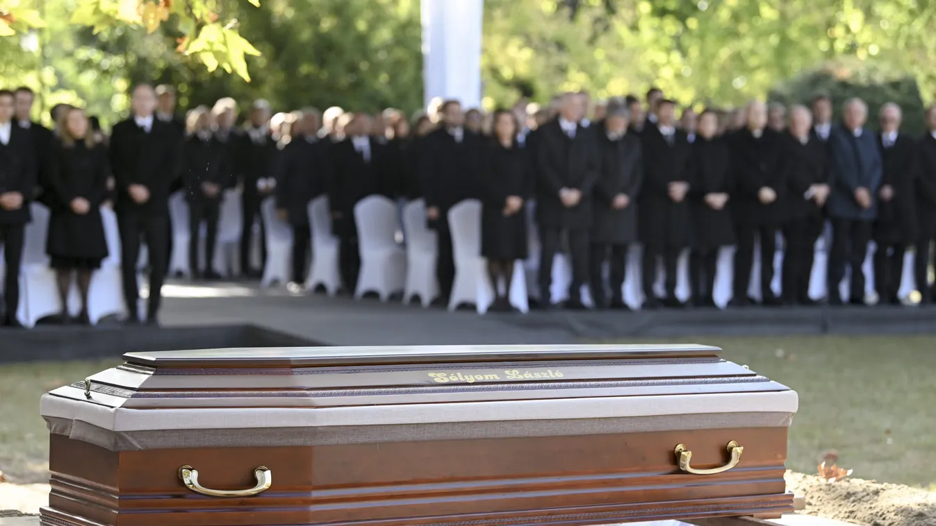 Sólyom László volt köztársasági elnököt kísérték végső útjára