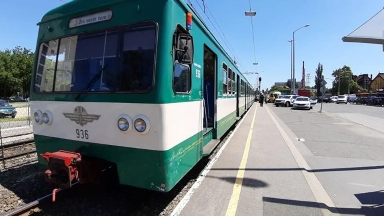 HÉV-vel ütközött egy személyautó Szigetszentmiklóson