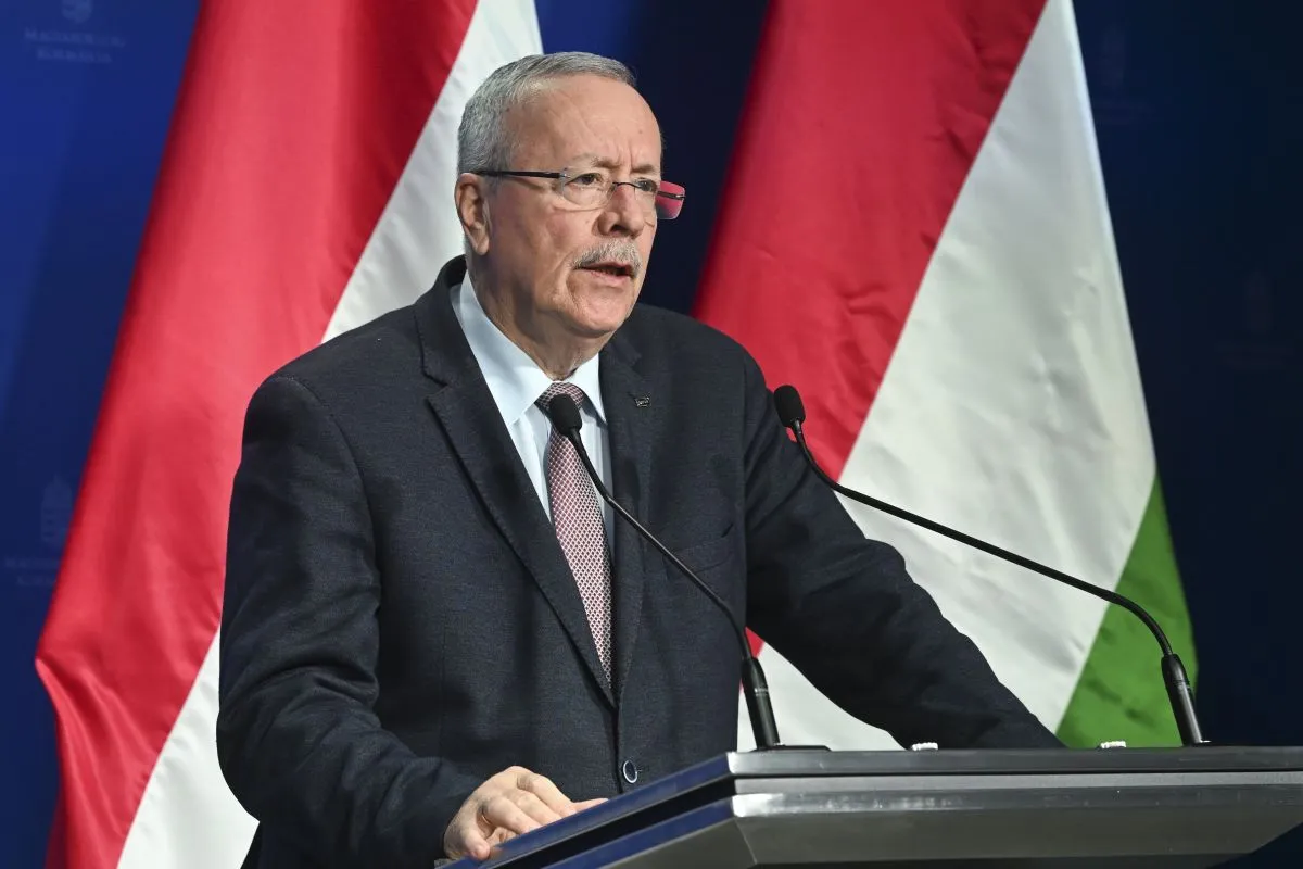 RÉTVÁRI Bence; BAKONDI György