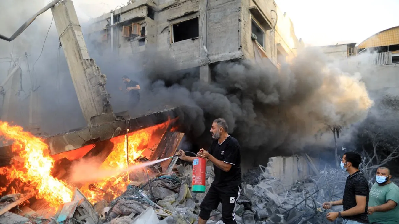 6000 bomba zúdult a Gázai-övezetre