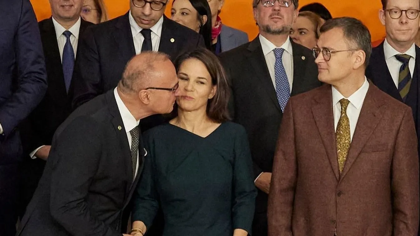 Erőszakos csók okozott botrányt az uniós csúcson - videó!