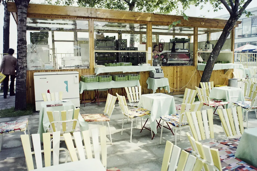 1974 - BUDAPEST X., BUDAPESTI NEMZETKÖZI VÁSÁR ALBERTIRSAI ÚTI VÁSÁRTERÜLET, BÜFÉ / Fortepan / Bauer Sándor

