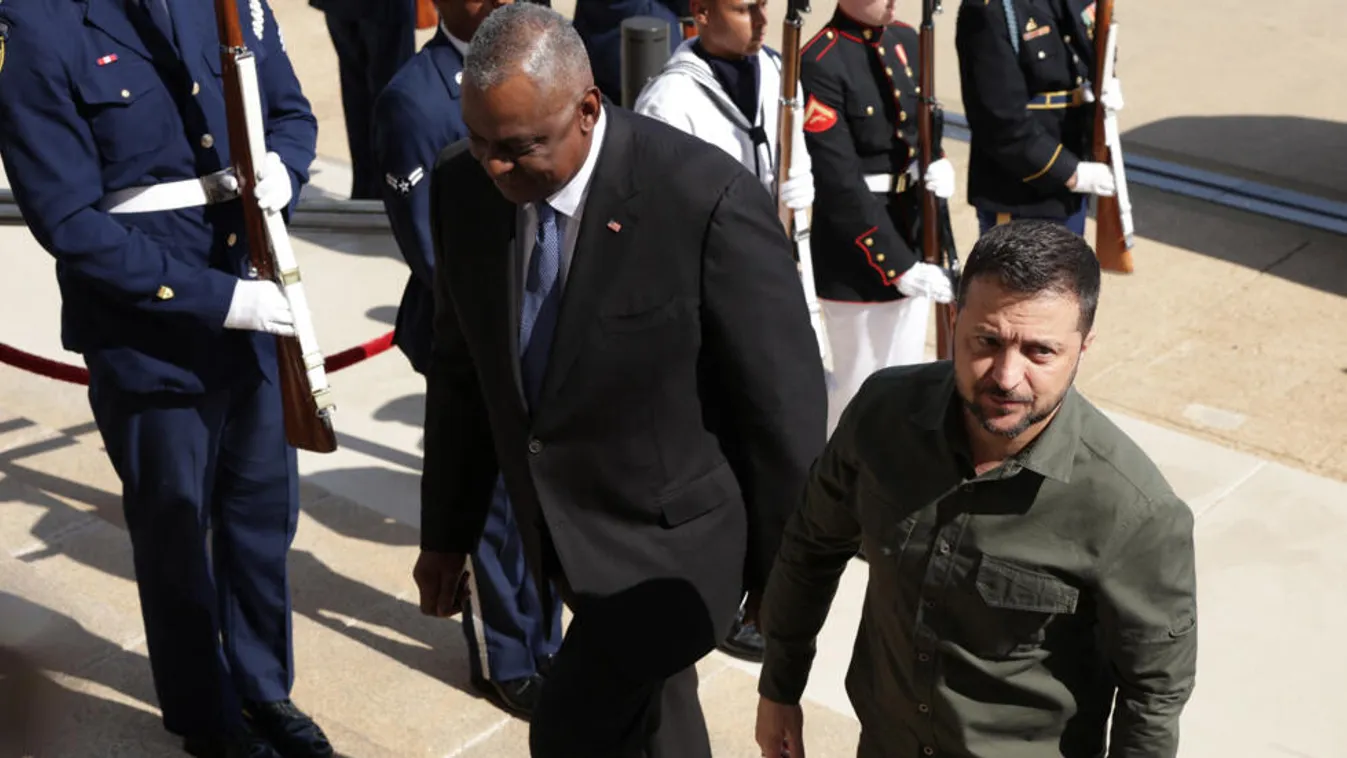 Váratlanul Kijevbe utazott az amerikai védelmi miniszter