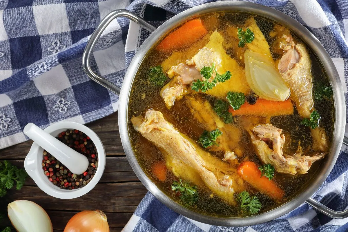 Clear,Chicken,Broth,With,Pieces,Of,Free,Range,Farm,Organic
