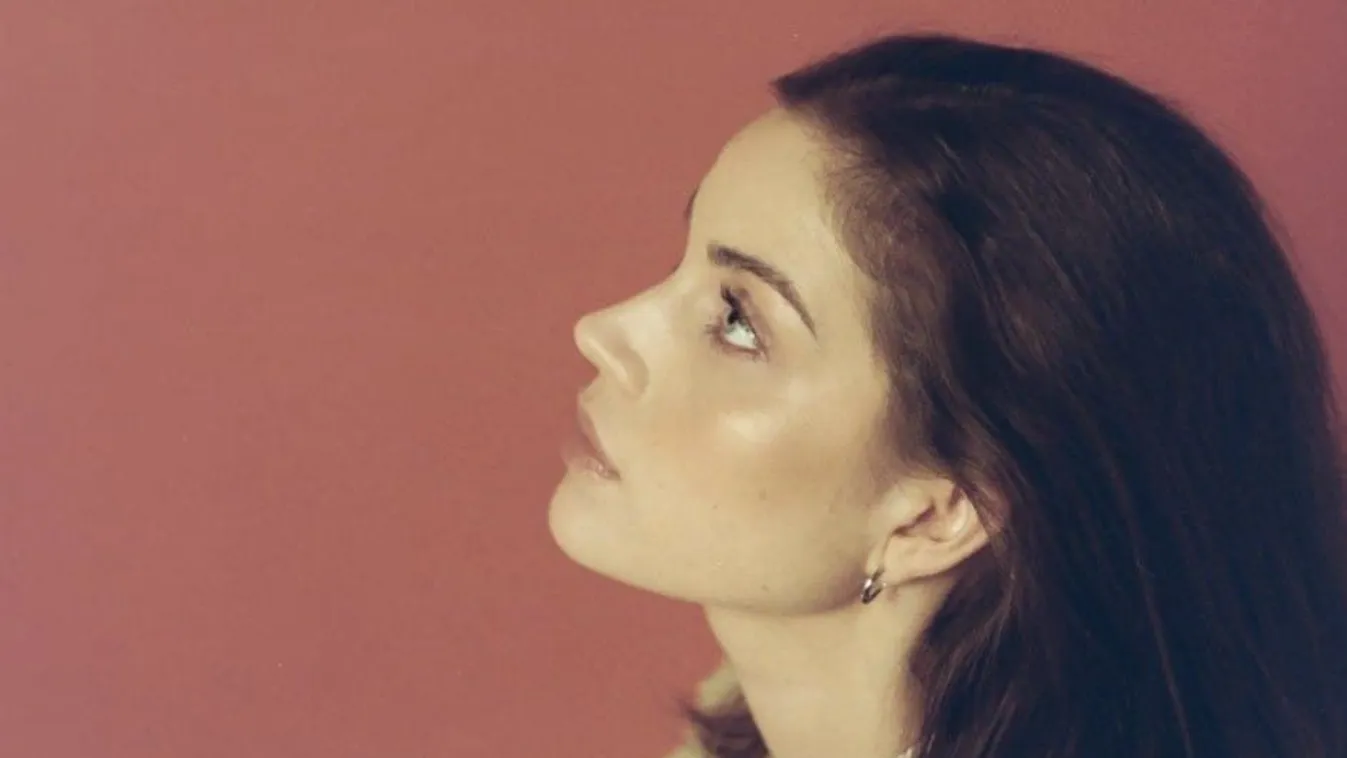 Ezt mondta Szász Júlia az erkélyről, amiről a mélybe zuhant