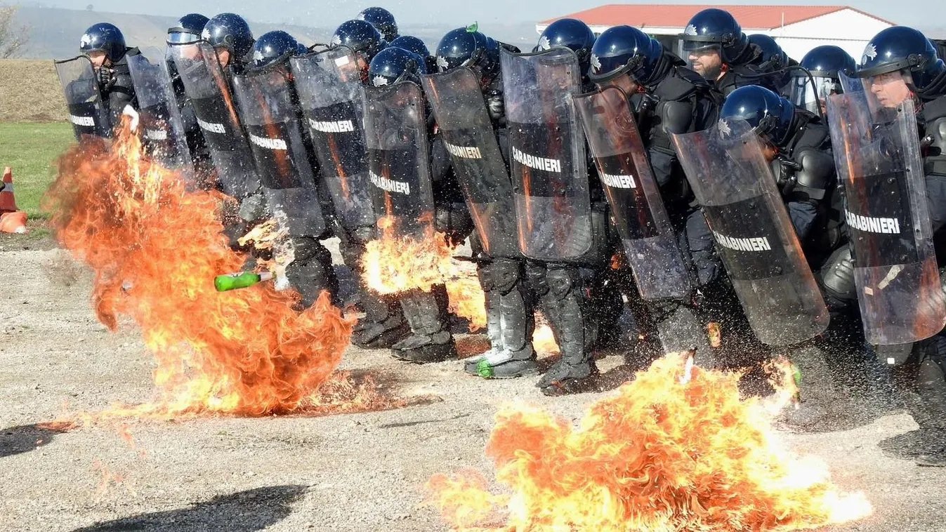 Lángoltak a katonák a KFOR kiképzésen