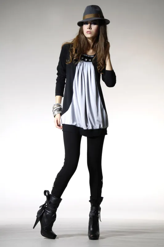 Full-length,Fashion,Model,In,Hat,Modern,Dress,Posing