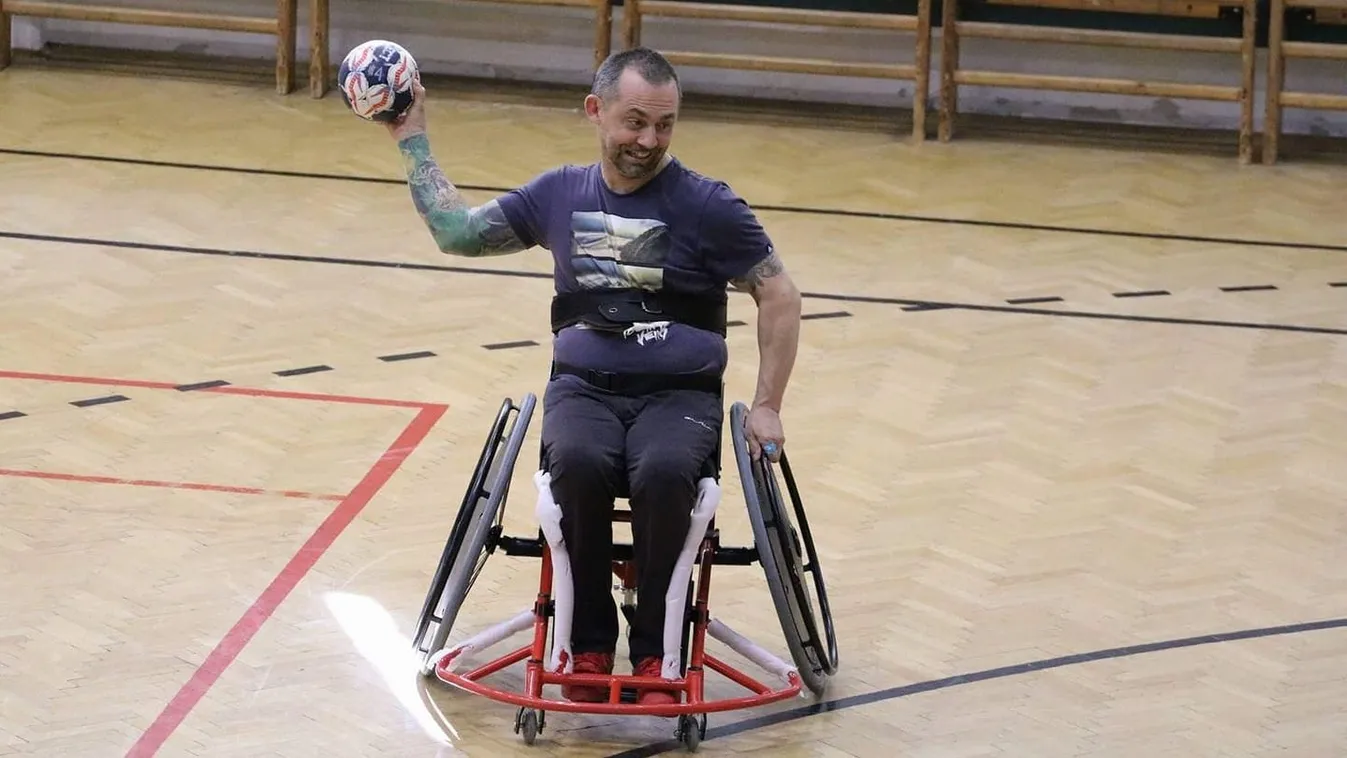 László végzetes balesete óta segíti sorstársait