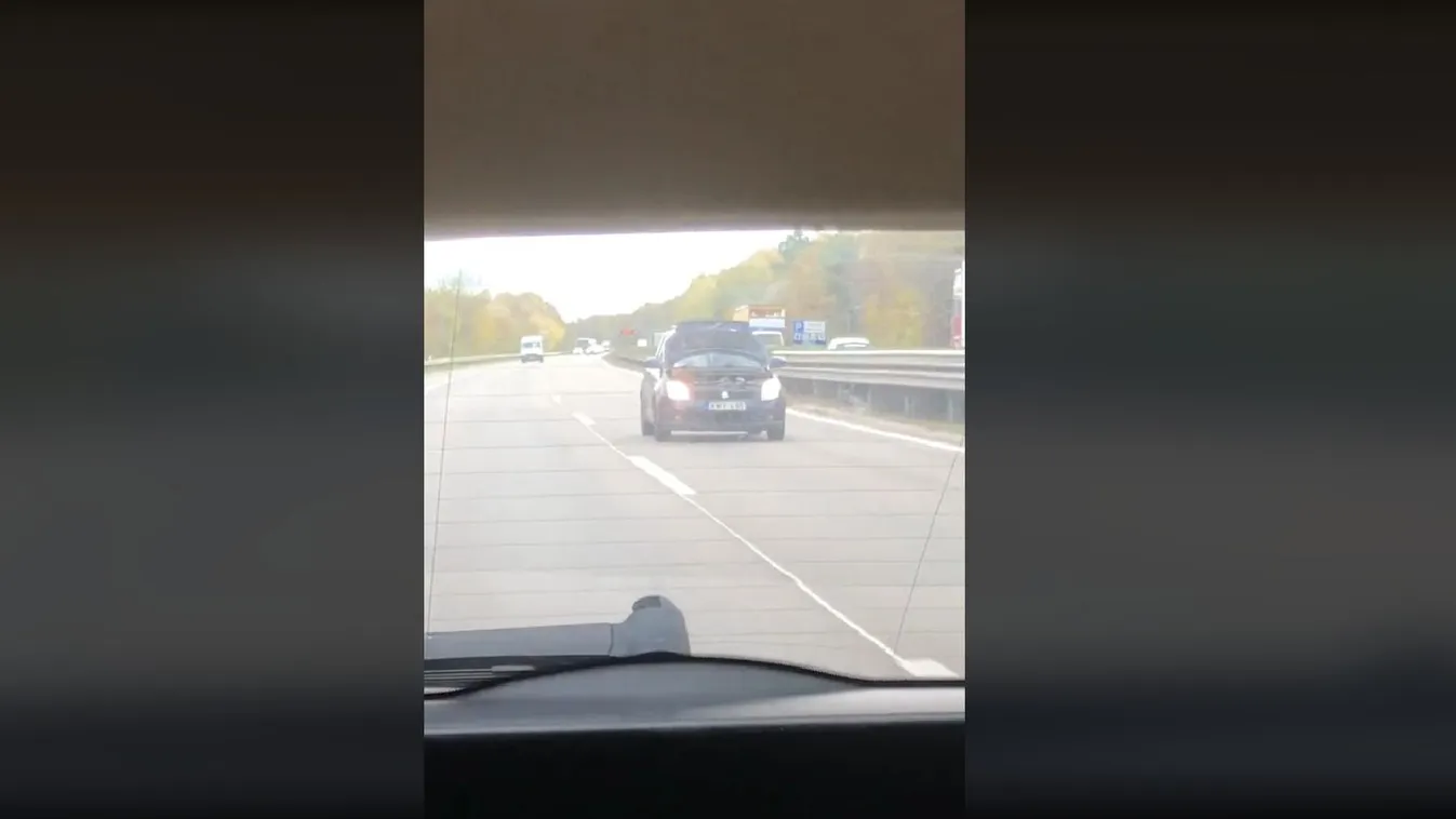 Felcsapódott motorháztetővel haladt egy sofőr az M1-esen