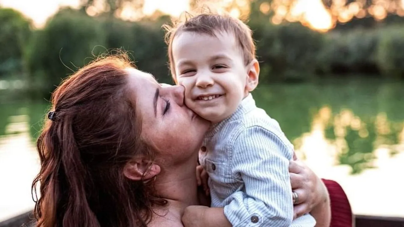  Hősként tisztelik az életmentő Bernadettet és kétéves fiát