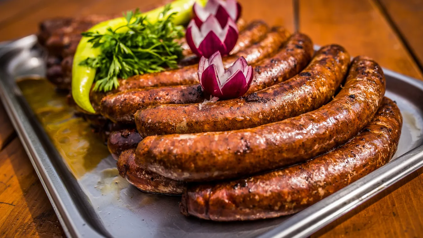 Így süsd meg a házi kolbászt, hogy ne durranjon ki