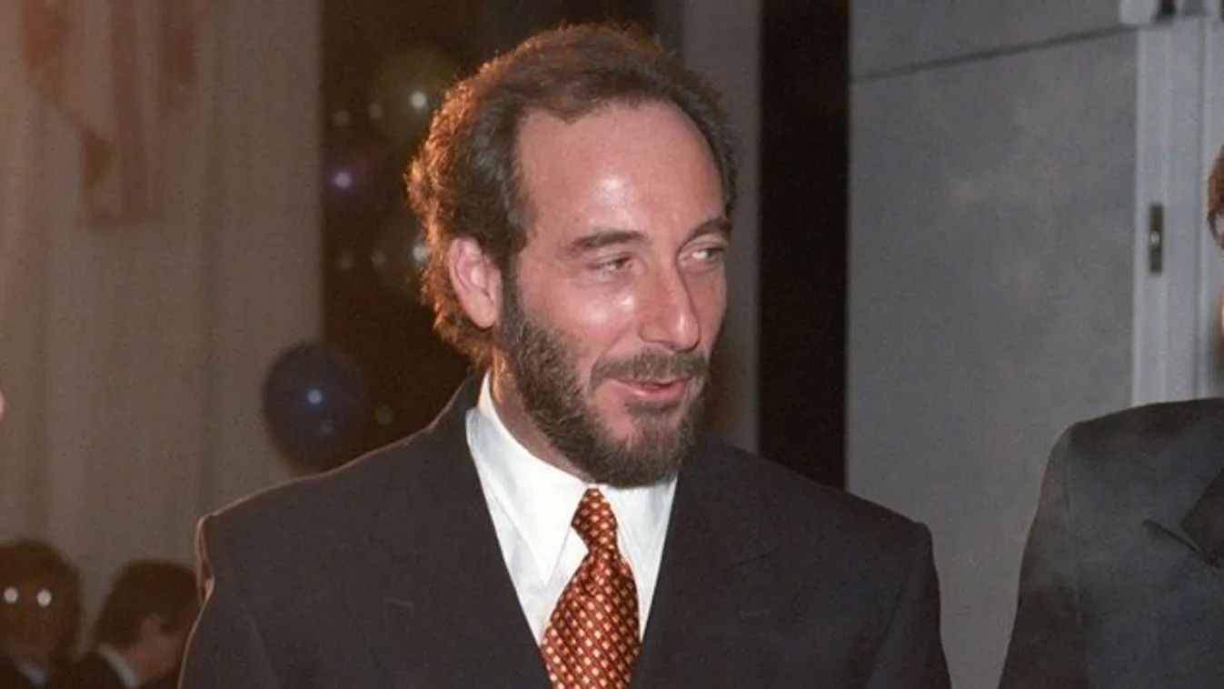 Még ma is rója az utakat Fenyő János szétlőtt Mercedese