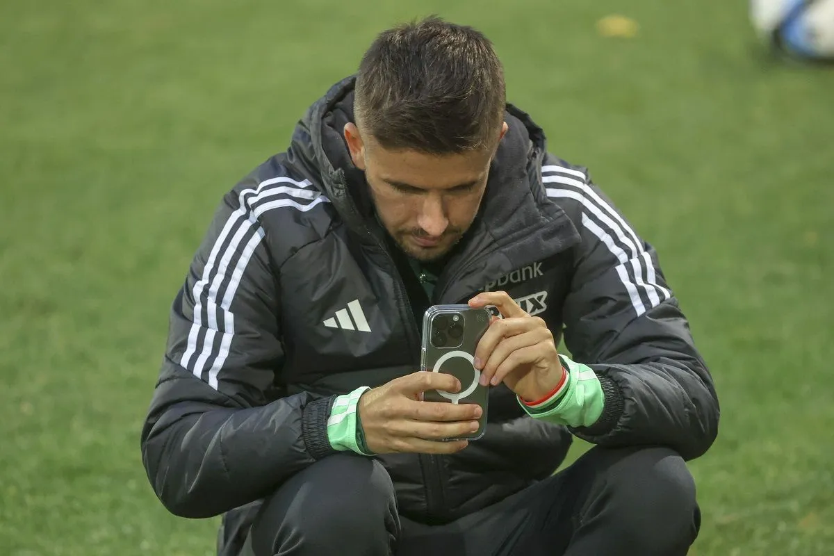 Nagy Ádám idén is kackiás bajuszt növeszt a novemberi akcióra