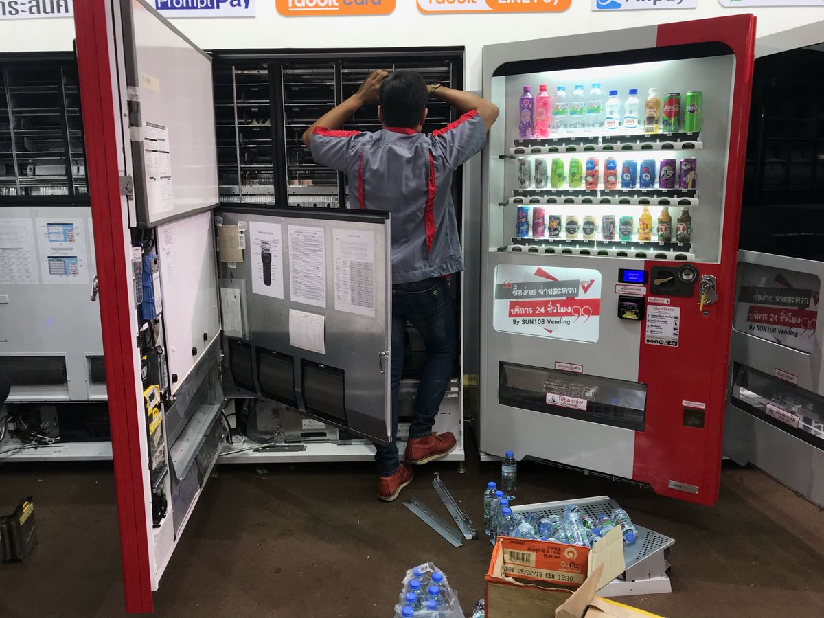 Bangkok,,Thailand,-july,1,,2018:,Workers,Restocking,Vending,Machine.