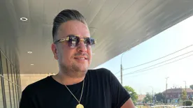 L.L. Junior csirkére váltotta a mikrofont